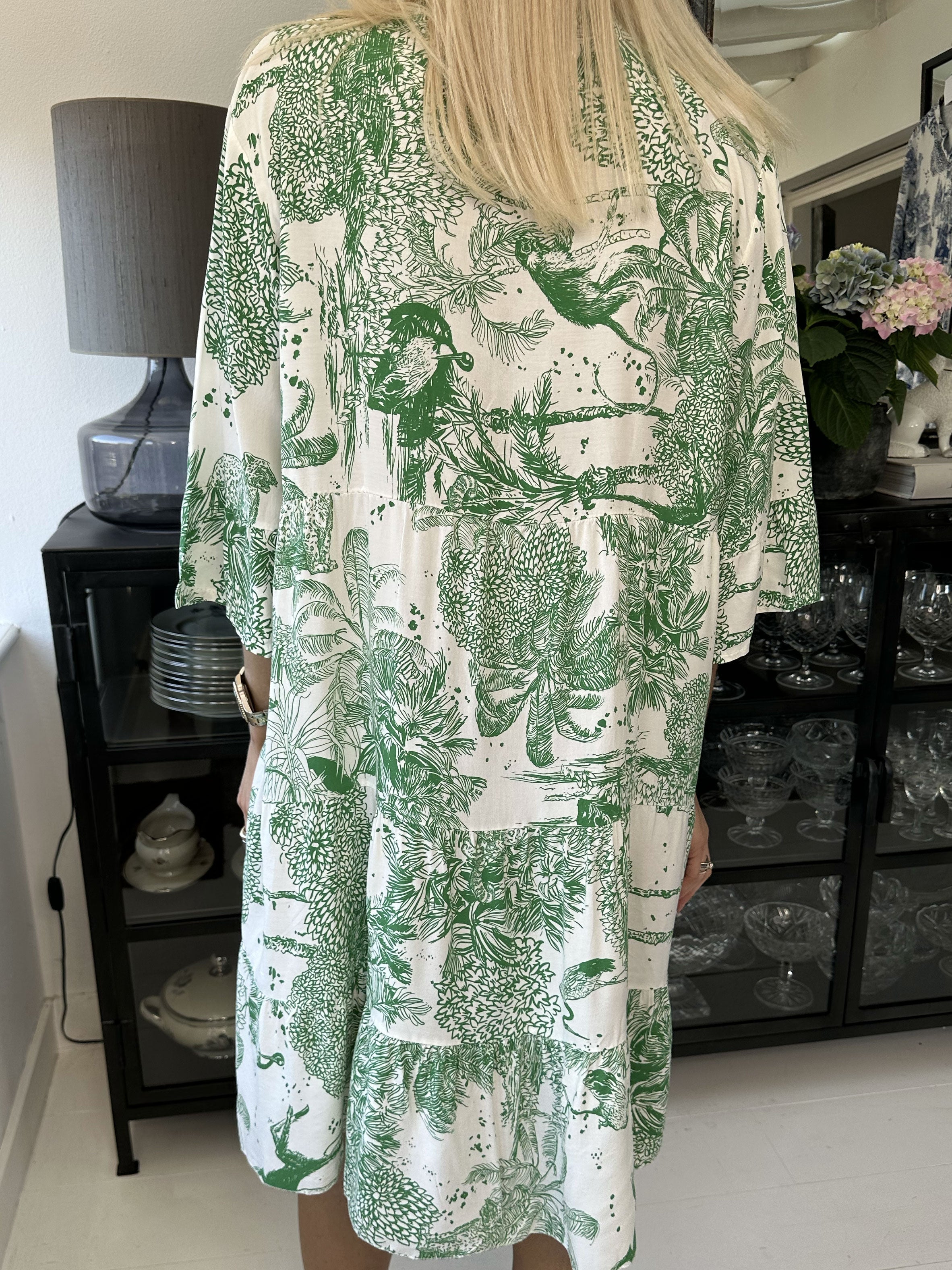 Abbie - Söt klänning med djungeltema - Black